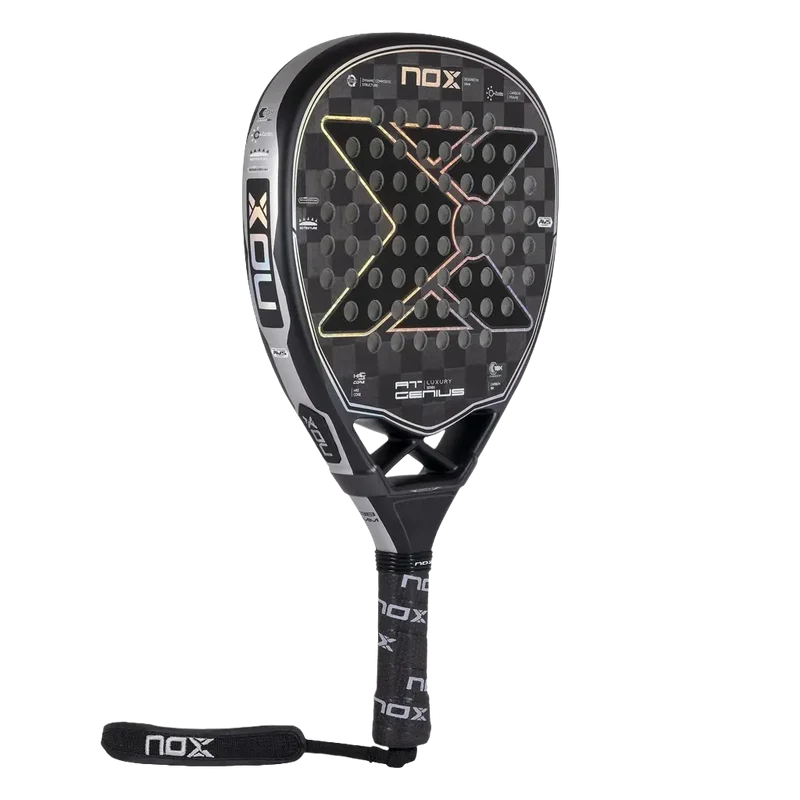 Pack Pala Nox AT10 Genius Attack 18K Limited Edition (Exclusiva PadelPROShop) + Paletero PadelPROShop azul + Bote de Pelotas PadelPROShop Fast + Pack 3 Overgrips PadelPROShop