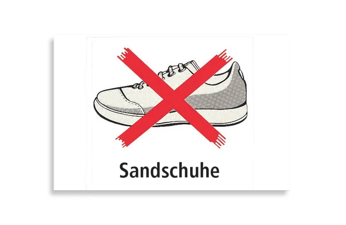Tennisplatz Hinweisschild „Sandschuhe verboten“