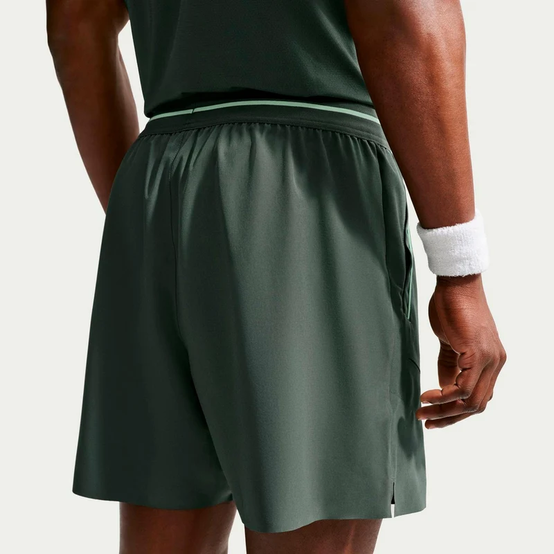 Jannik Sinner Court Dri-FIT Advantage 6in Shorts Herren - graugrün