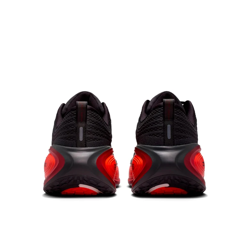 Vomero Plus Neutralschuh Herren - schwarz, rot